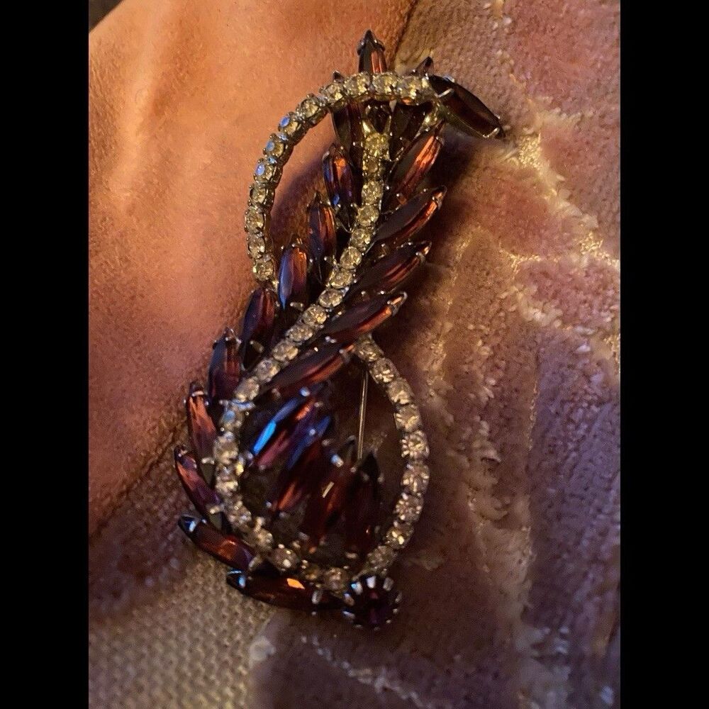 Gorgeous Vintage large navette rhinestone Leaf Brownish Purple brooch